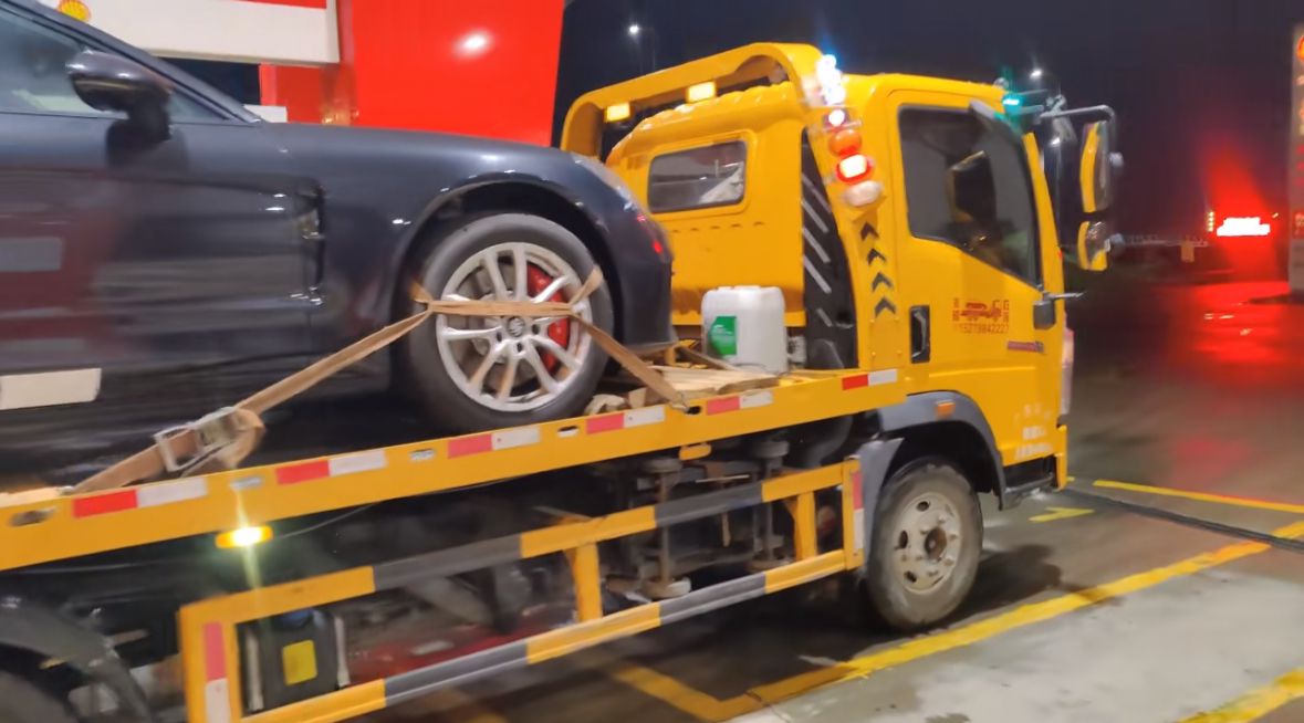 日喀则行车途中遇到突发状况该如何呼叫道路救援？